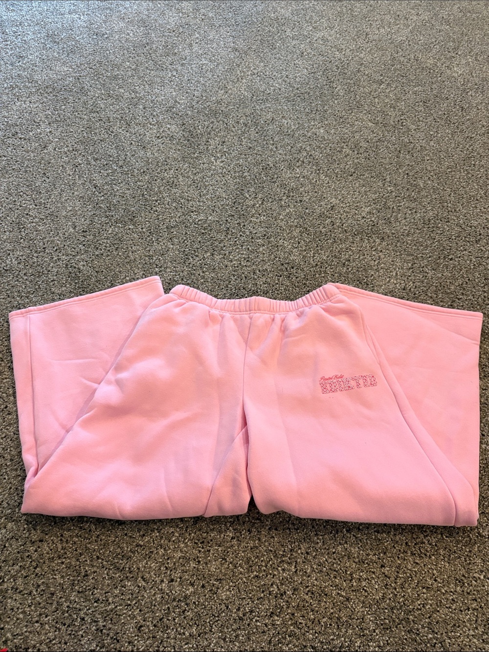 Edikted Relaxed Wide-Leg Sweatpants in Pale Pink
